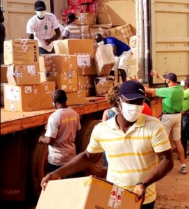Receção e entrega dos bens doados vindos de Portugal